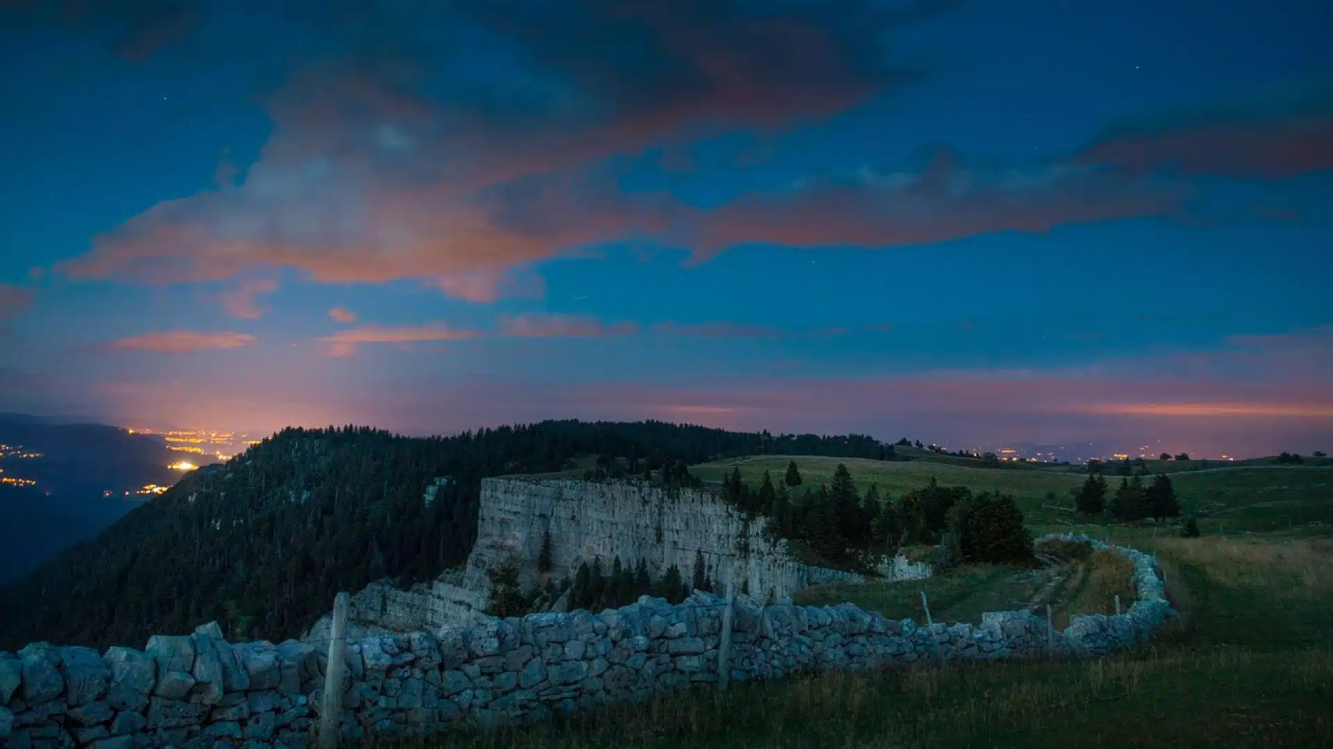 Nuit insolite en amoureux dans le Jura : une expérience relaxante et romantique